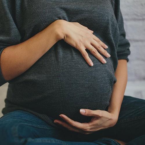گریه کردن در دوران بارداری؛ دلایل و راه های مقابله با آن