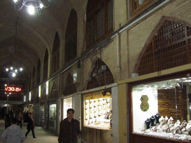اوقاف و میراث برای تعمیر پشت بام بازارهنر اصفهان مساعدت نمایند