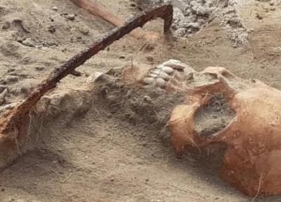 اسکلت خون آشامی در لهستان برای جلوگیری از ظهور مجدد او، با داسی روی گردن دفن شده بود، پیدا شد