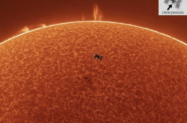تصویر روز ناسا: ایستگاه فضایی، خورشید و زبانه های آن، عکس
